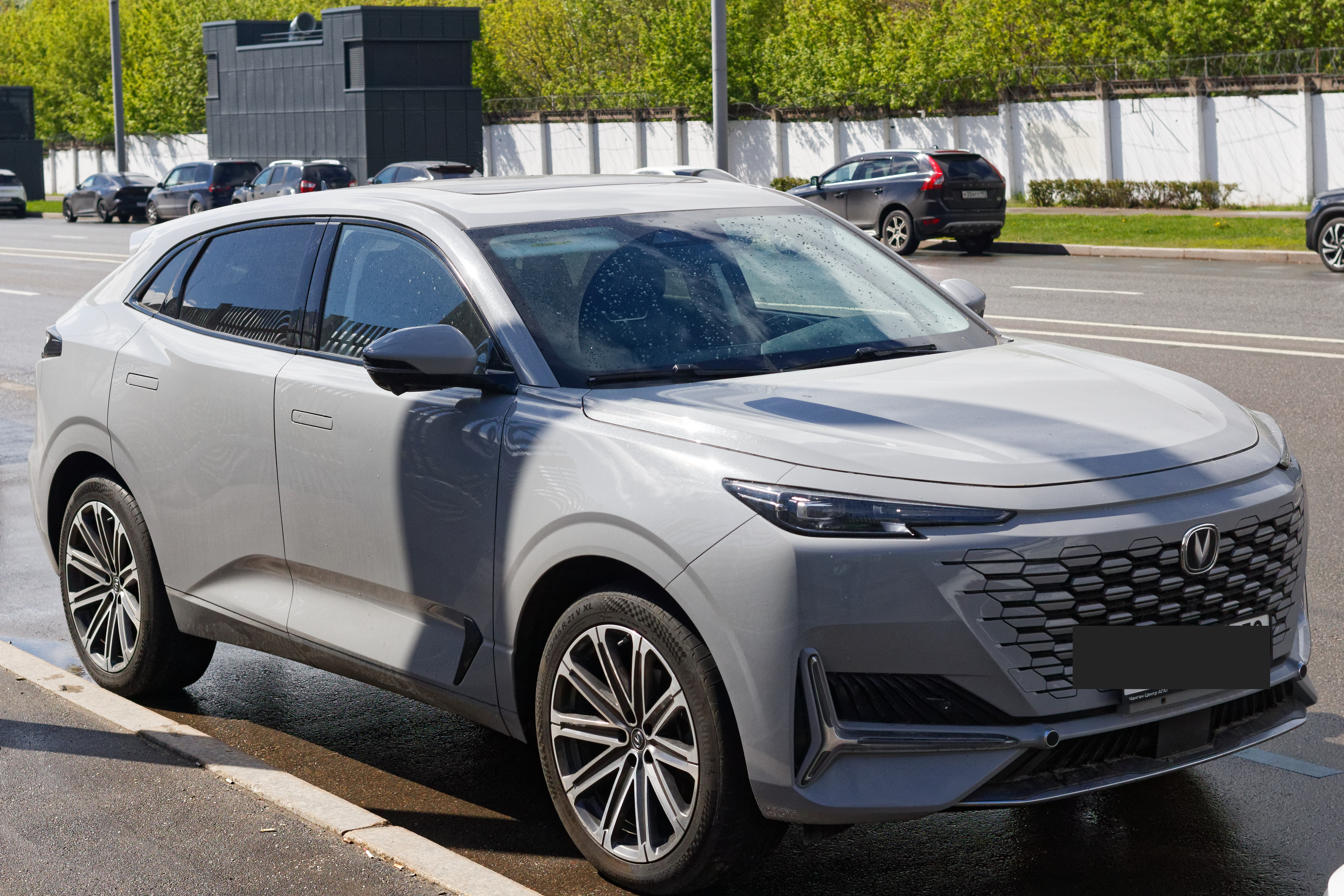 CHANGAN UNI-K, I, автомобиль сфотографирован в Москве в апреле 2025 года, подпись файла указывает AWD
