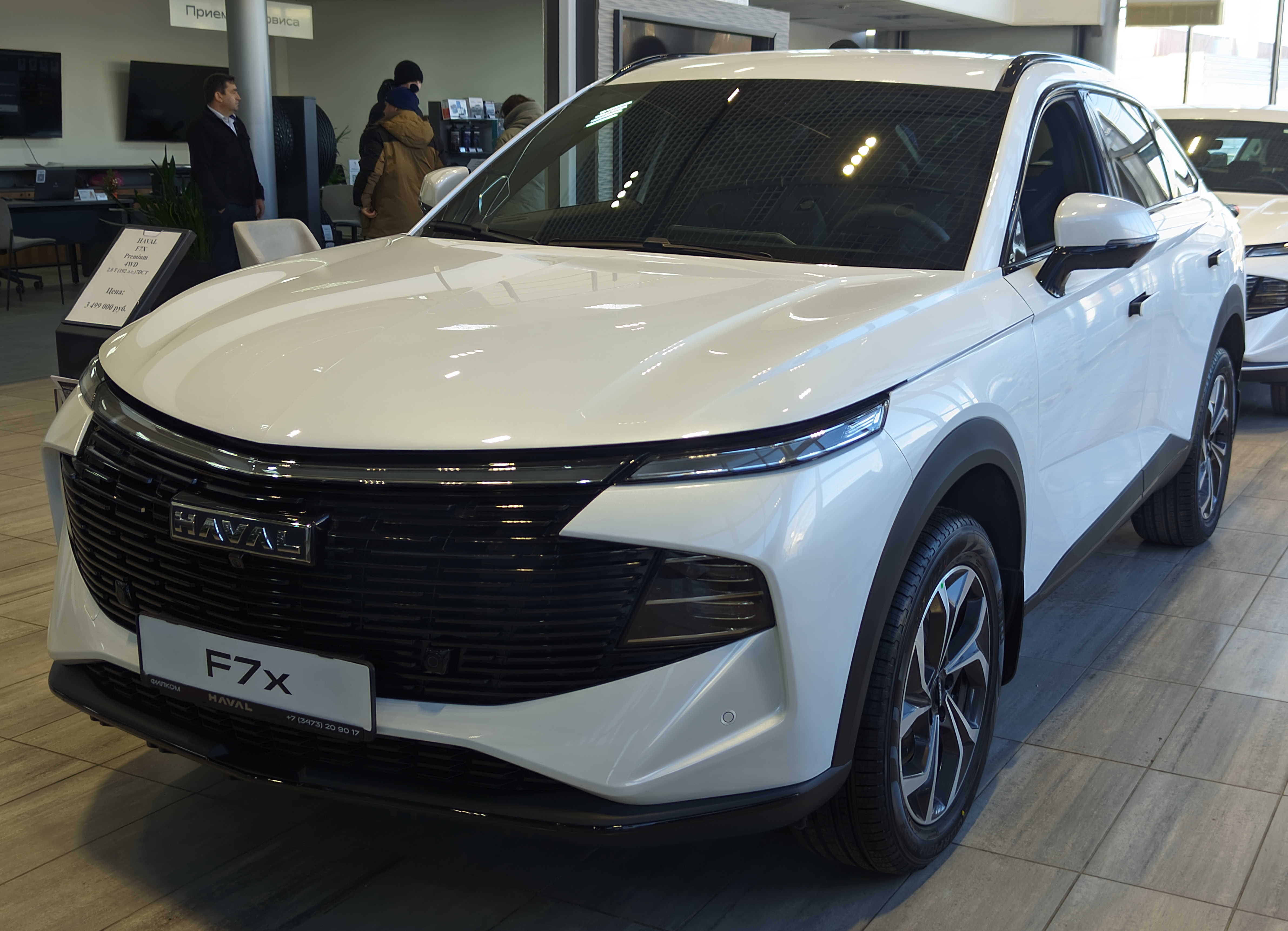 HAVAL F7x, II, версия Premium 4WD 2.0T (192 л.с.)/7DCT, автомобиль в дилерском салоне