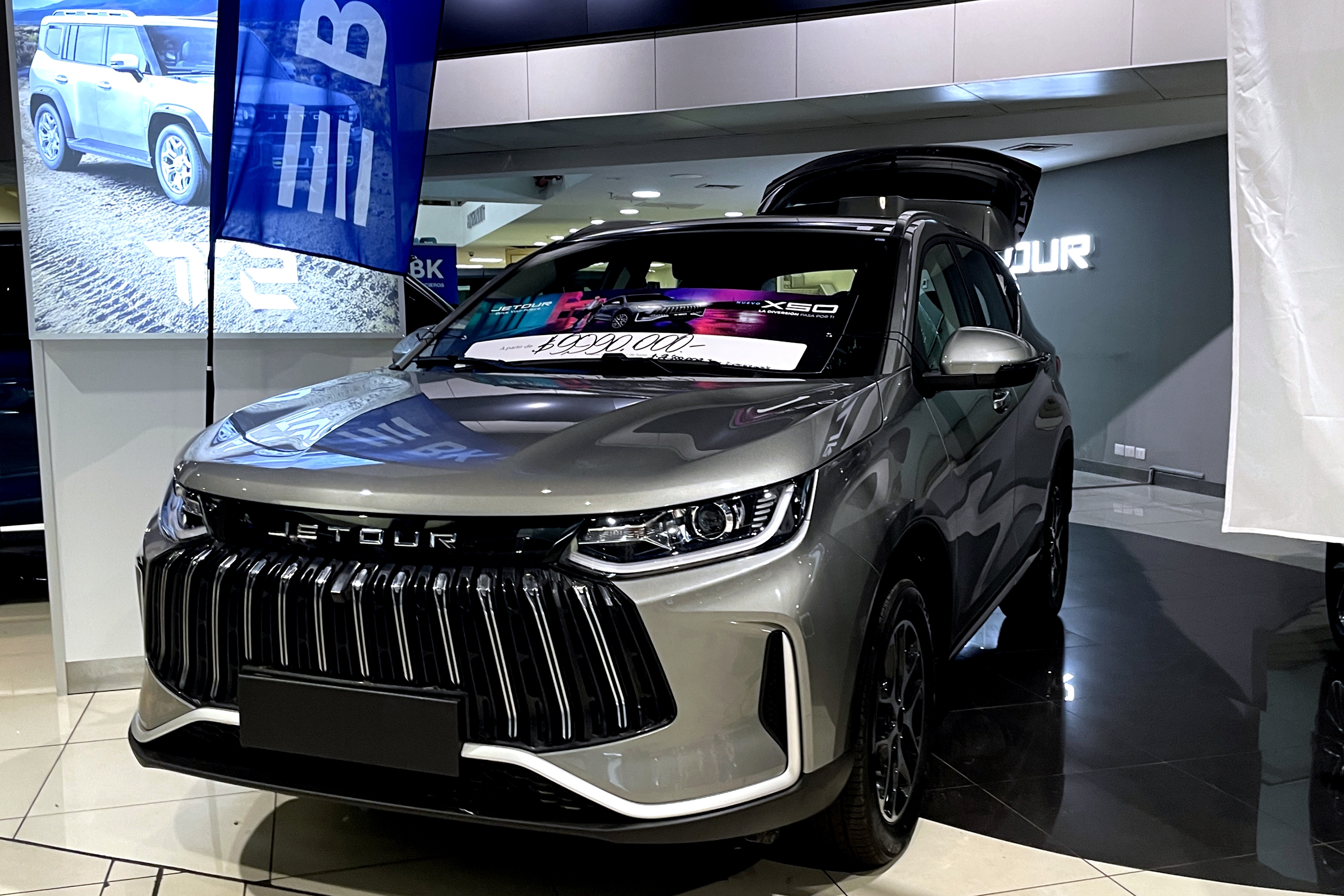 JETOUR X50, I, автомобиль в дилерском салоне в Чили, ноябрь 2025 года