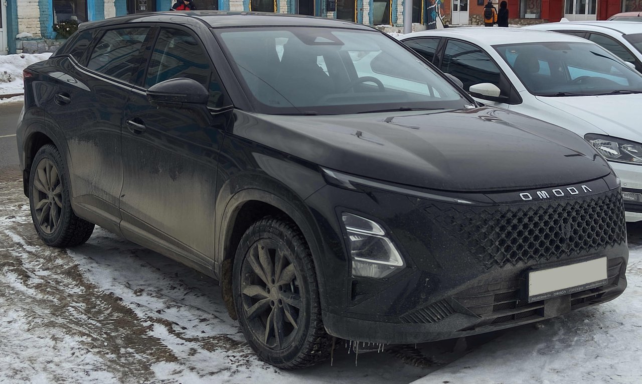 OMODA C5 нового поколения, чёрный, вид спереди